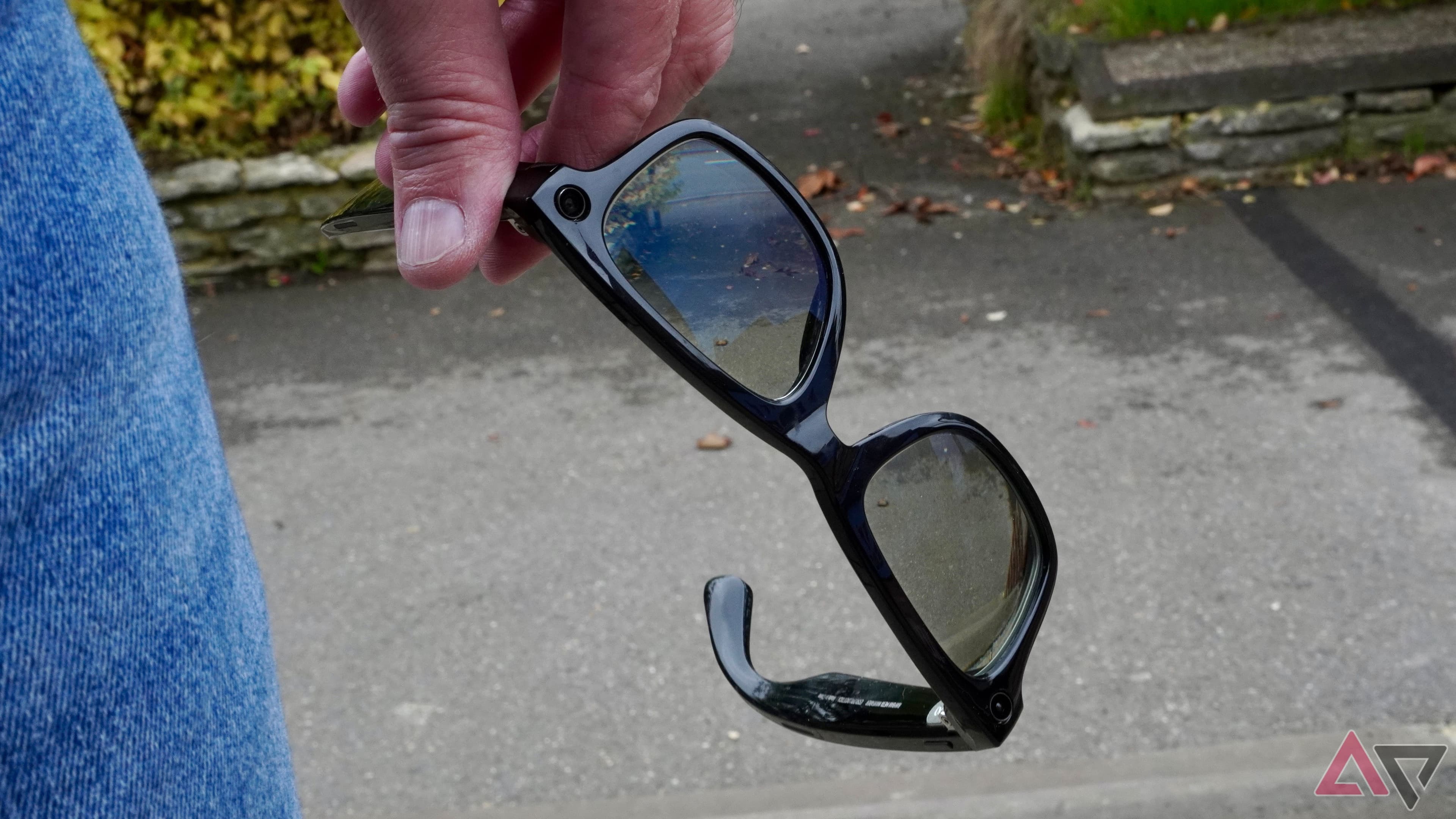 Police deploy invasive smartglasses for tracking voices, faces, and license plates