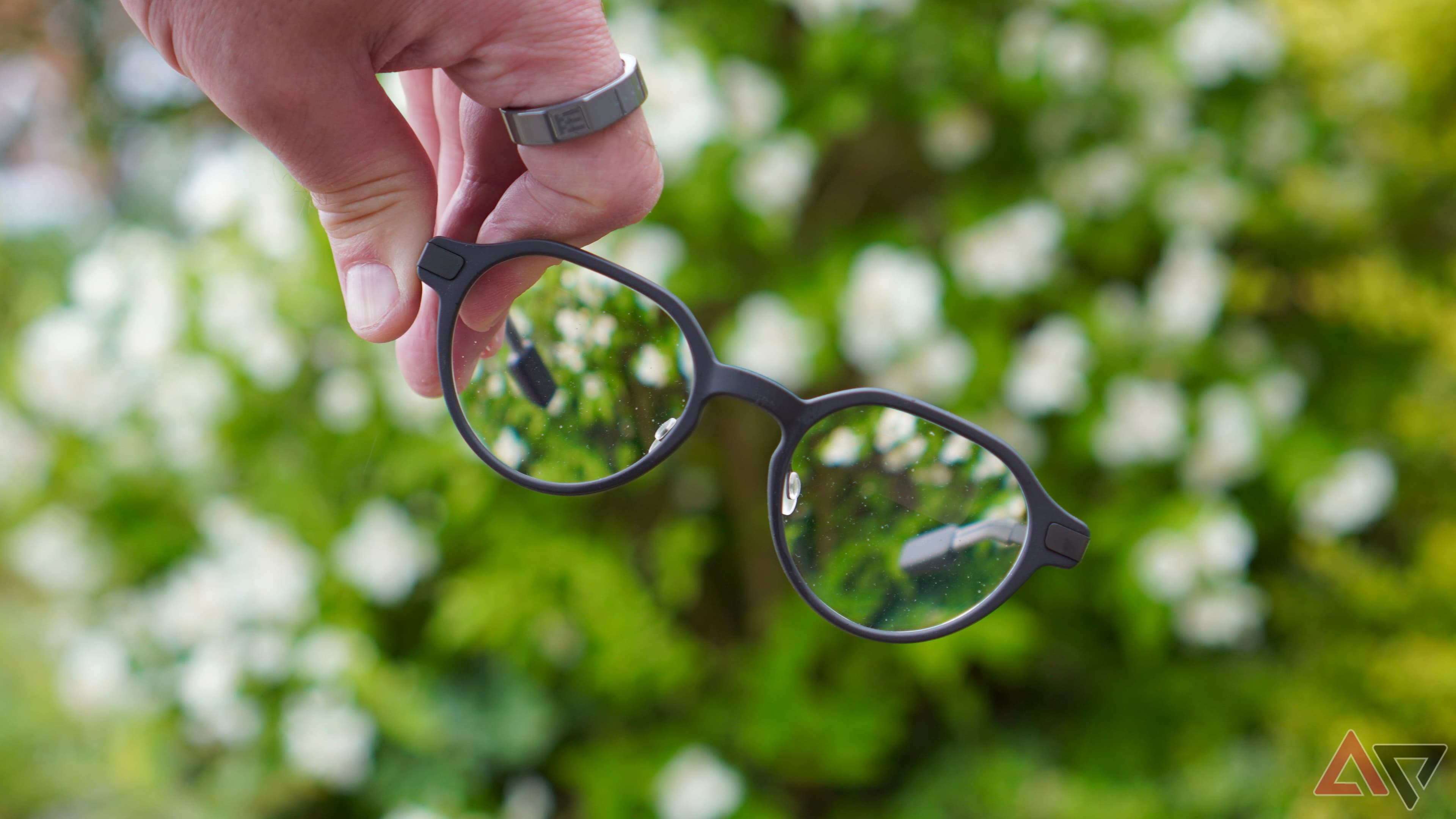 Smartglasses Face Uphill Battle for Mainstream Adoption