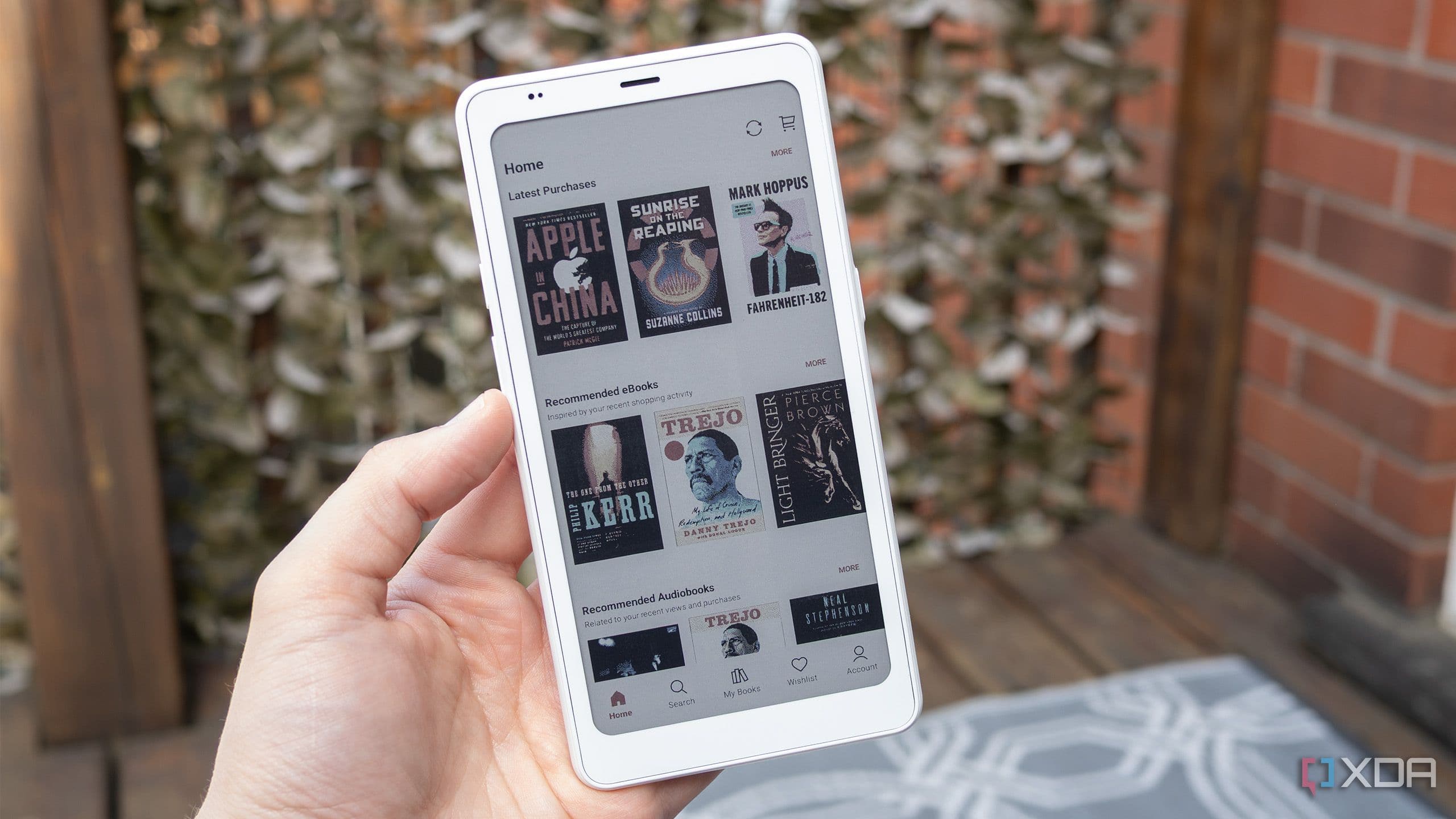 This phone-sized e-reader finally helped me escape constant smartphone distractions