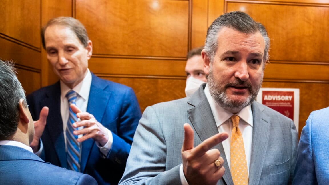 Bipartisan Push for Free Speech: Senators Introduce JAWBONE Act in Congress