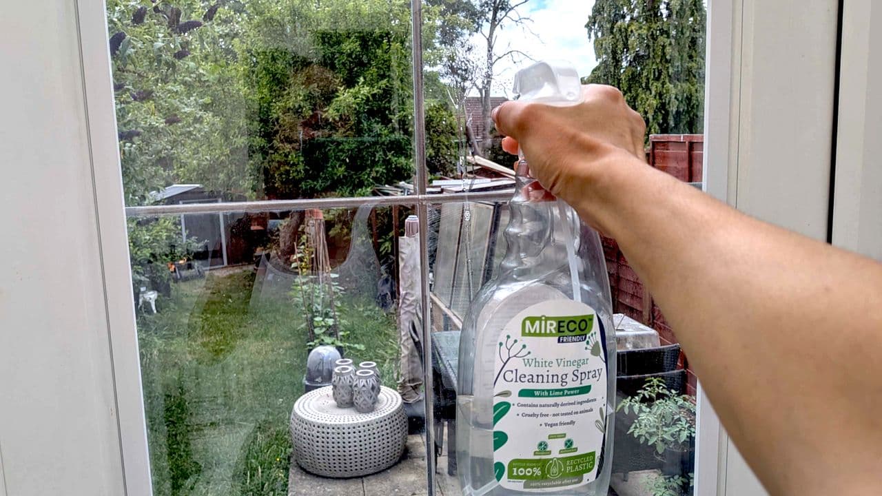 Achieve Streak-Free Windows Using Vinegar: Hereโs How