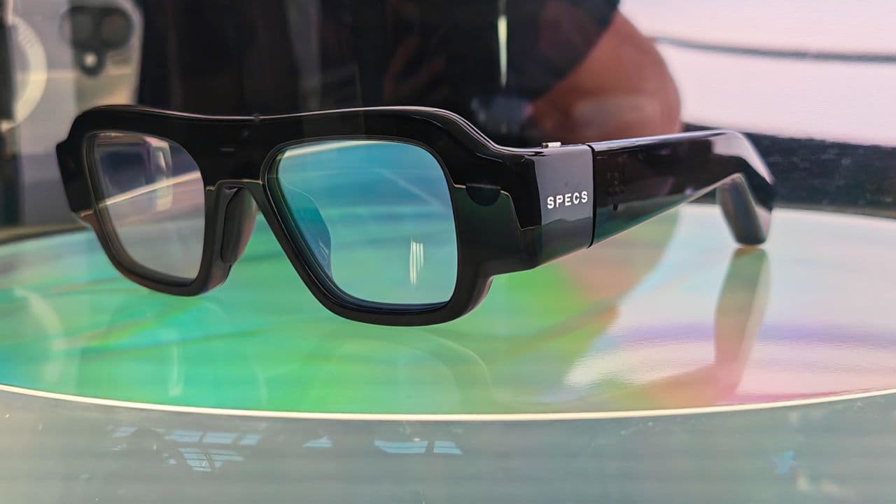 I just went eyes-on with Snap Specs — they’re a lot more stylish than I feared at first
