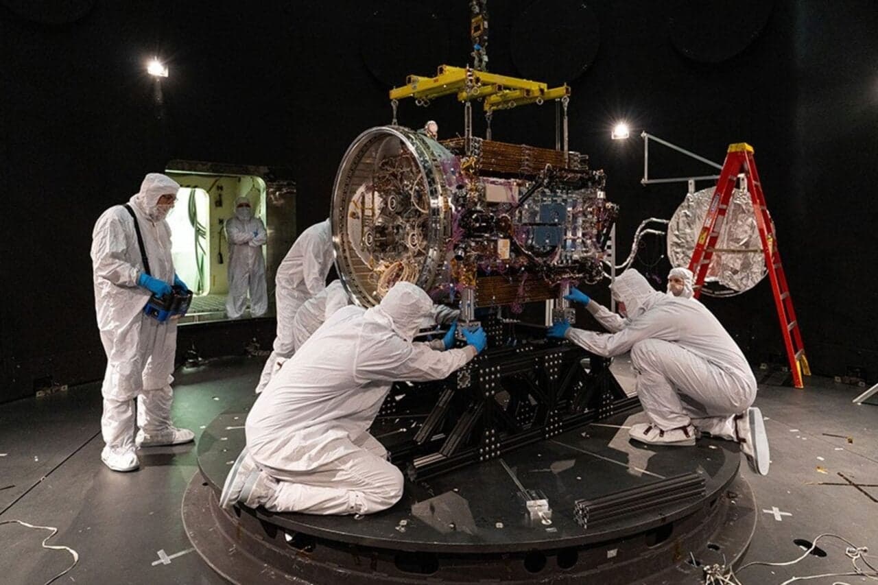India's Space Agency Faces Orbital Satellite Crisis Amid Re-entry Fears