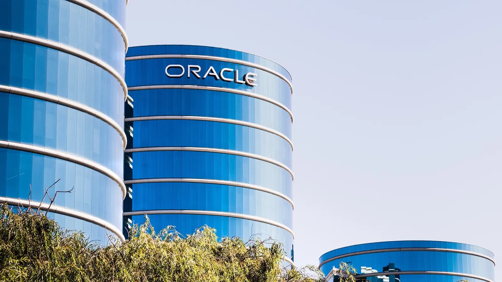 ShinyHunters linked to exploitation of critical flaw in Oracle PeopleSoft