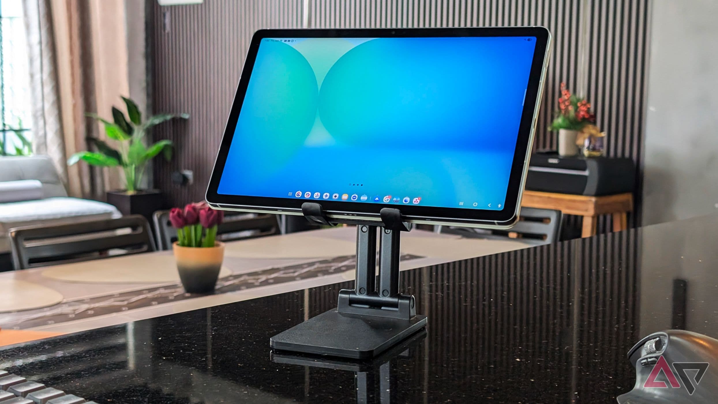 Can an Android tablet replace a desktop screen? I spent a week working with one