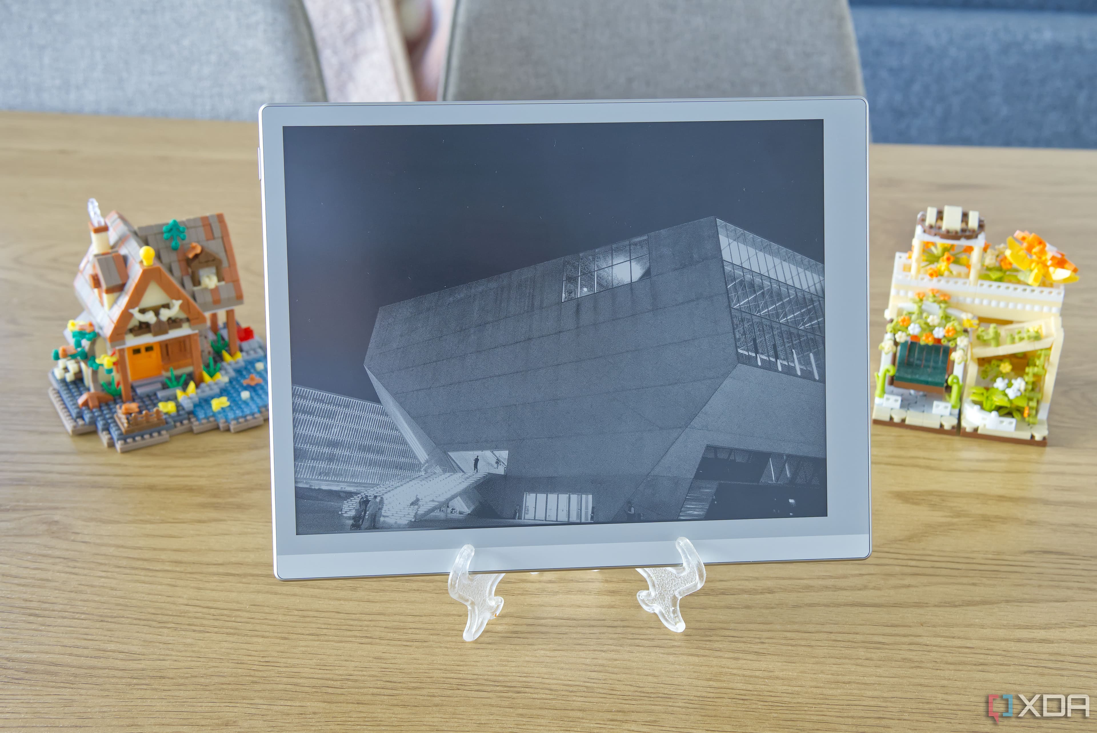 I turned my Boox e-ink tablet into a photo frame, and it's the most unique smart device I own