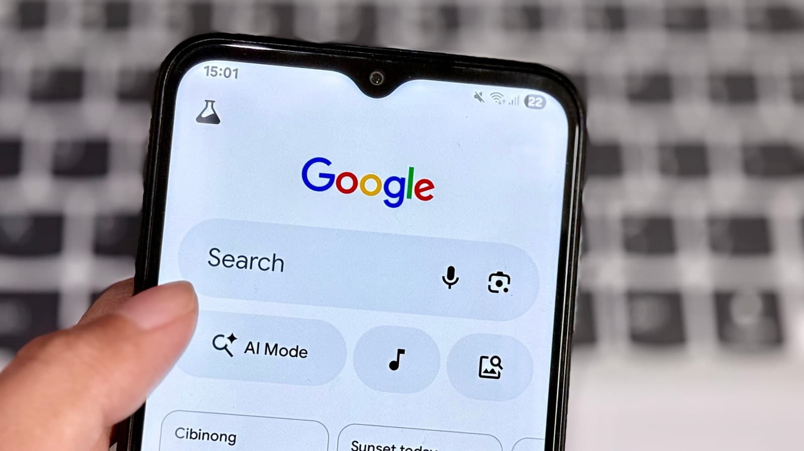 Google tests direct AI integration for Chrome search queries