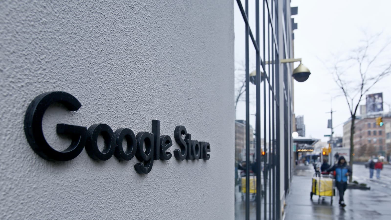 Google Unfurls its First Flagship Store in India