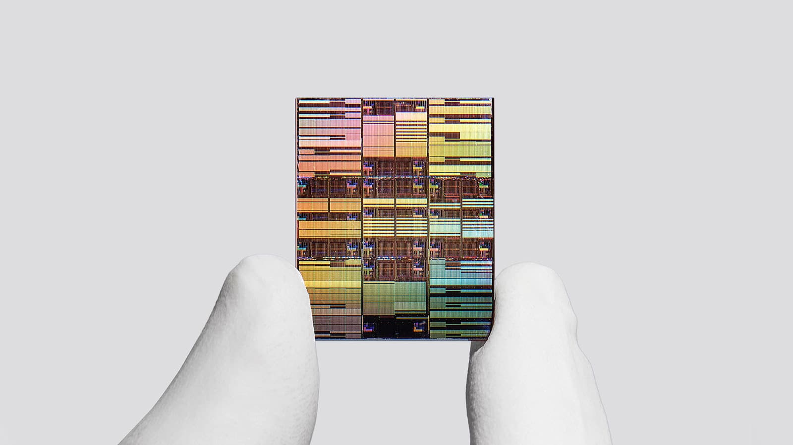 IBM unveils groundbreaking sub-1 nanometer chip technology