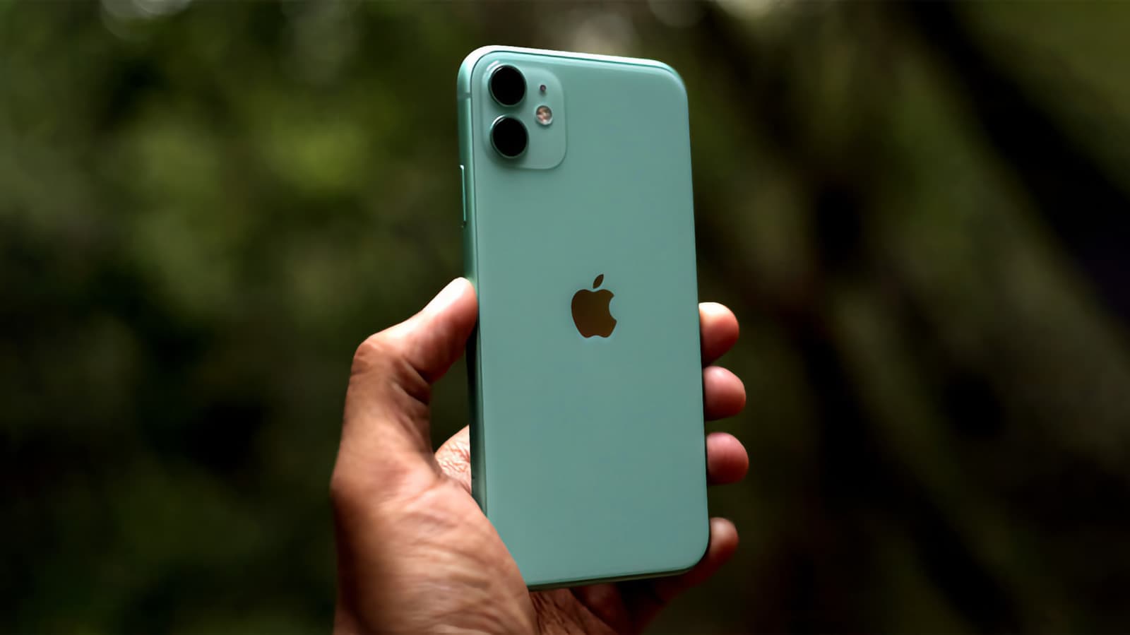iOS 27 supports devices starting from the iPhone 11 onward.