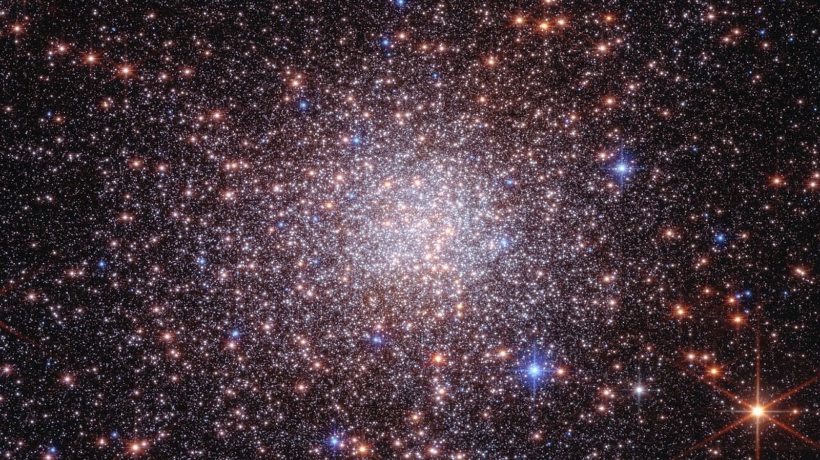 Webb Telescope Reveals First Fragment of Cosmic Bulge Fossil