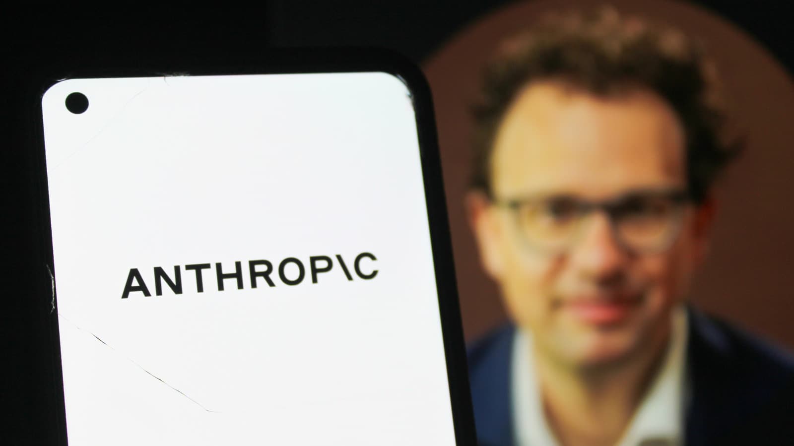 US Clears Path for Anthropic to Restart High-Stakes AI Model Deployments