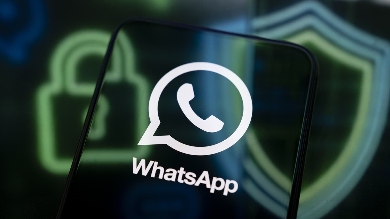 WhatsApp alerts users about ongoing threats from NSO Group's spyware