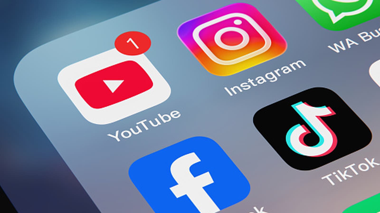 YouTube expands direct messaging to the US